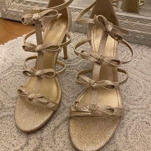 Gorgeous gold Badgley Mischka with bowties!